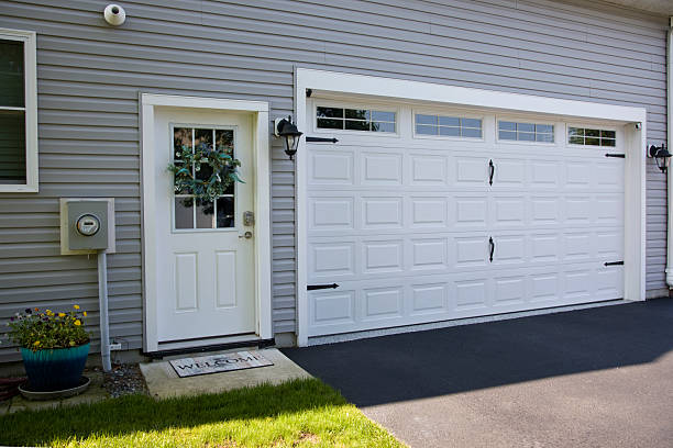 24/7 Emergency Garage Door Panel Replacement experts in Delmar, MD